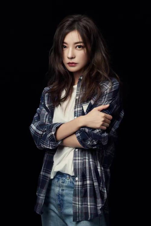 赵薇炒股赚了还是赔了_赵薇投资阿里影业入股唐德影视范冰冰合宝娱乐真人秀节目制作省广股份影视上市公司明星持股股市神话财富自由投资风险吴秀波幸福蓝海IPO解禁利息累赘