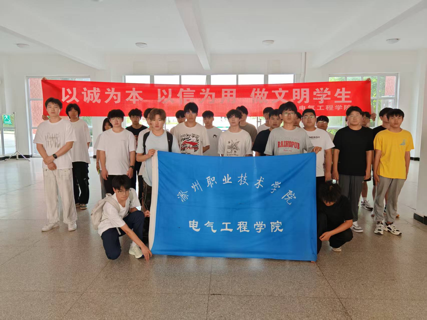 大学生诚信教育_大学生诚信贷款作文_诚信校园活动