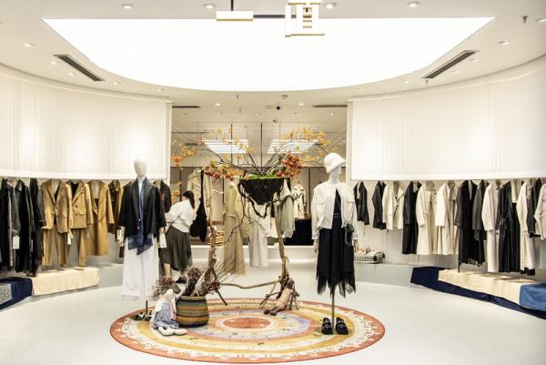 人从众……卖疯了！杭州这些地方大排长龙，有人一口气带走七八件