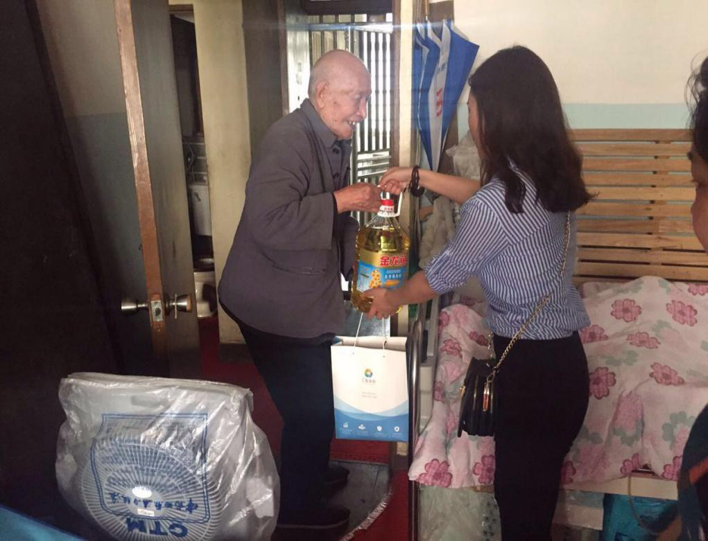 汇盈金服理财安全吗_社区走访慰问百岁老人_关爱伤残家庭送温暖